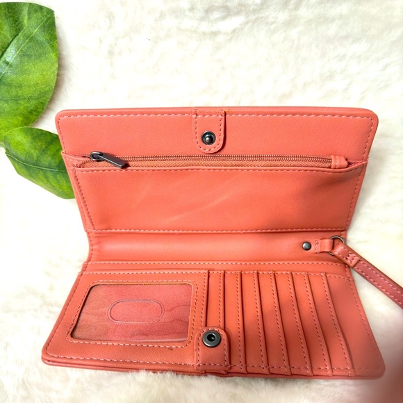 Universal Thread Bifold Wallet in Dust Pink - Picture 5 of 9